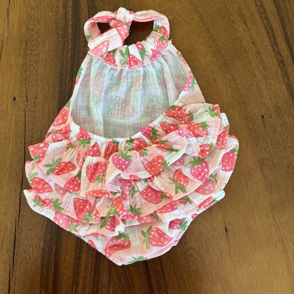 Mud Pie Strawberry Print Baby Girl Romper Size 3-6M - Picture 2 of 3